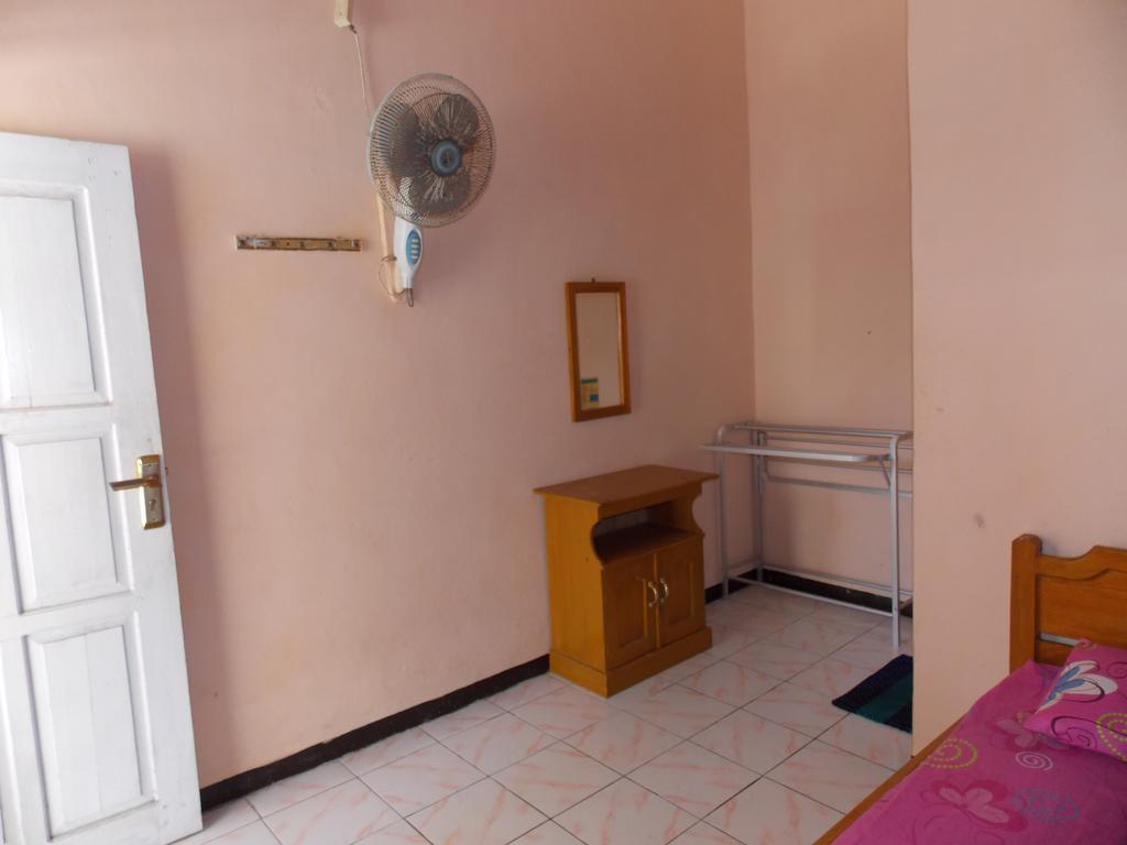 Hotel Putra Sindang Asih Batukaras 객실 사진